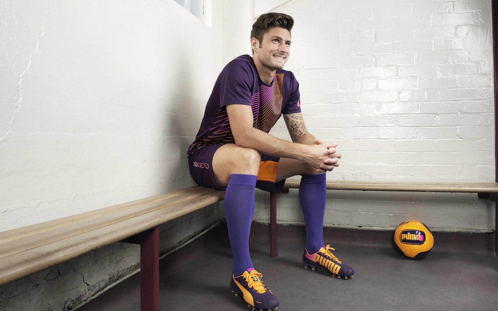 点球大战惊心动魄，蓝军力克红魔捧起联赛杯